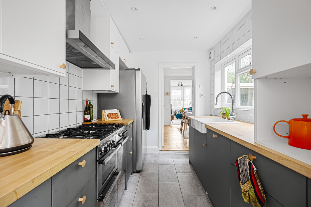 2 bed end of terrace house for sale in Ainsworth Road, Croydon 4