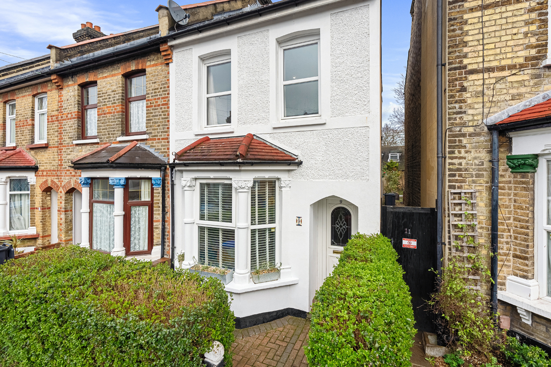 2 bed end of terrace house for sale in Ainsworth Road, Croydon 17