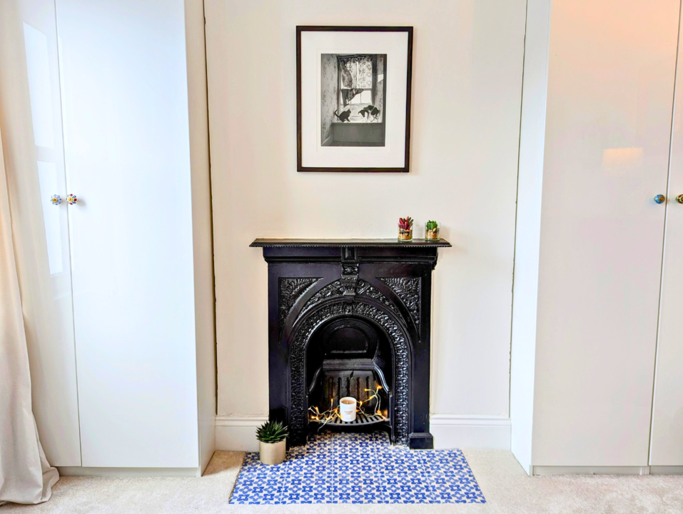 2 bed end of terrace house for sale in Ainsworth Road, Croydon 16