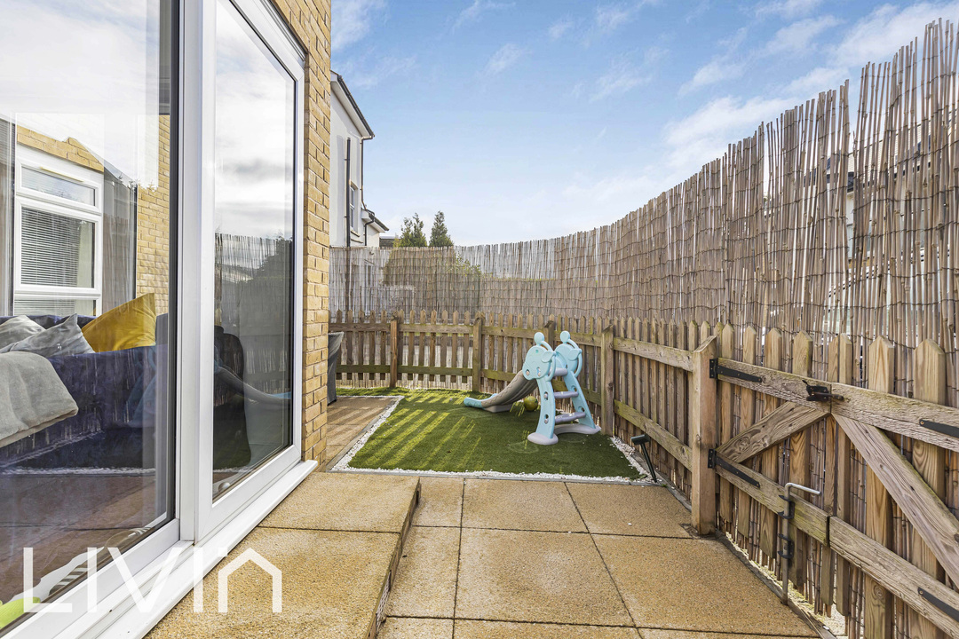 3 bed apartment to rent in Canmore Court, Croydon  - Property Image 15