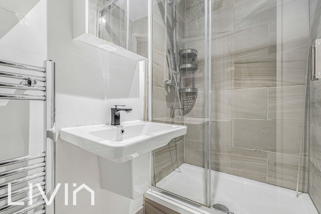 3 bed apartment to rent in Canmore Court, Croydon  - Property Image 13