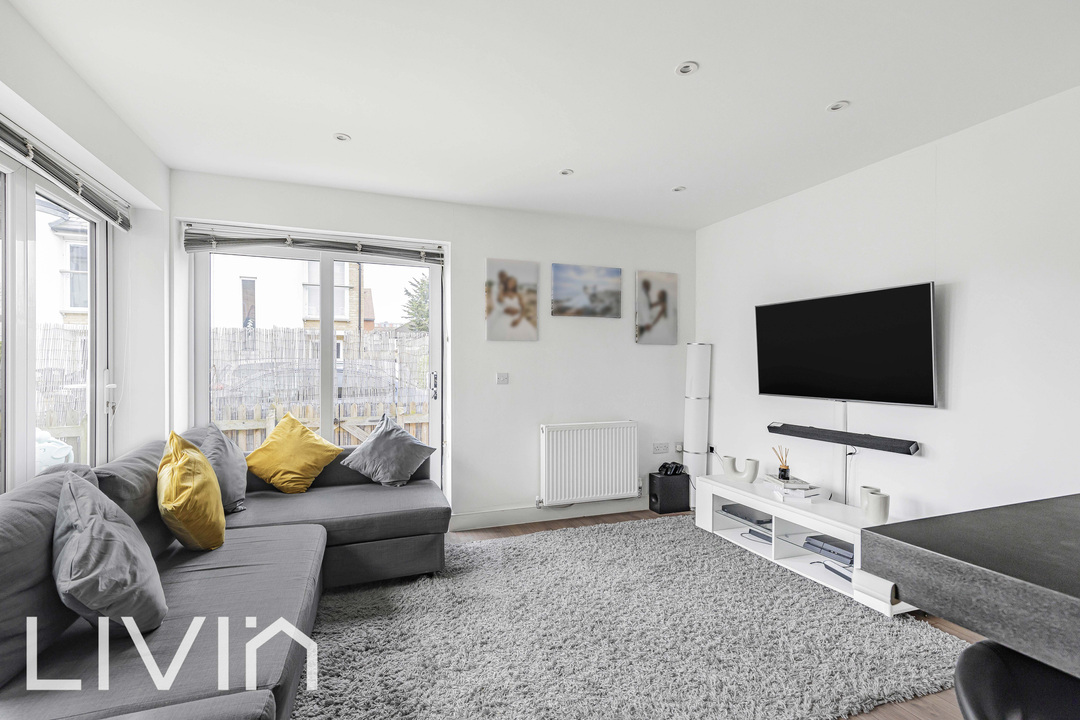 3 bed apartment to rent in Canmore Court, Croydon  - Property Image 2