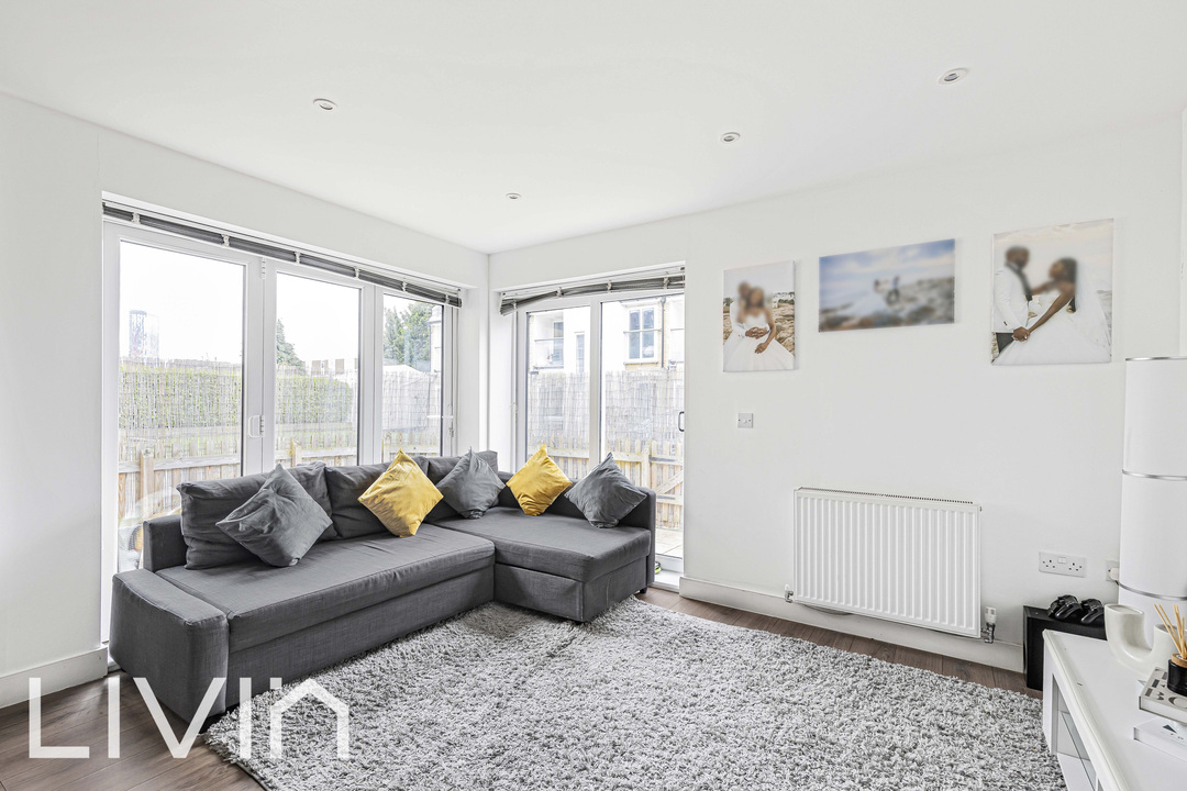 3 bed apartment to rent in Canmore Court, Croydon  - Property Image 3