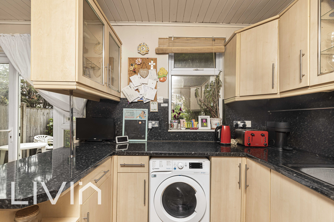 4 bed terraced house for sale in St. Olaves Walk, London  - Property Image 7