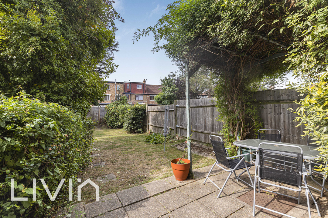 4 bed terraced house for sale in St. Olaves Walk, London  - Property Image 5