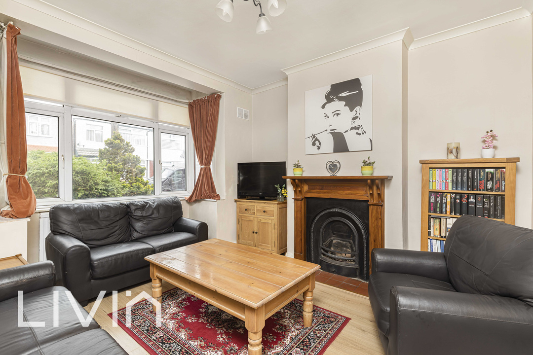4 bed terraced house for sale in St. Olaves Walk, London  - Property Image 6