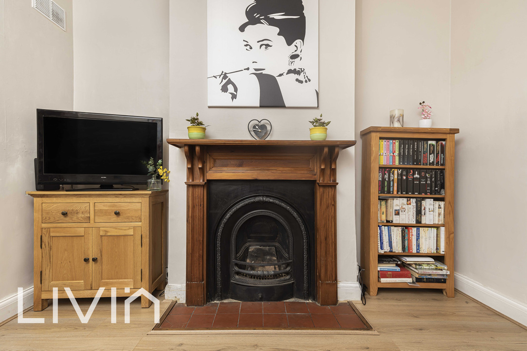 4 bed terraced house for sale in St. Olaves Walk, London  - Property Image 3