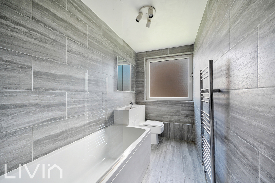 2 bed apartment for sale in Bramley Hill, South Croydon 8