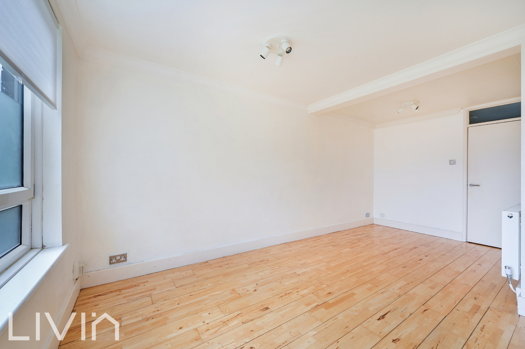 2 bed apartment for sale in Bramley Hill, South Croydon 7
