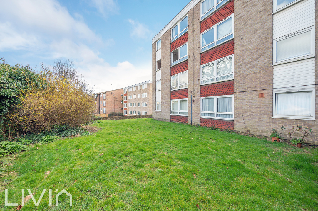 2 bed apartment for sale in Bramley Hill, South Croydon, CR2