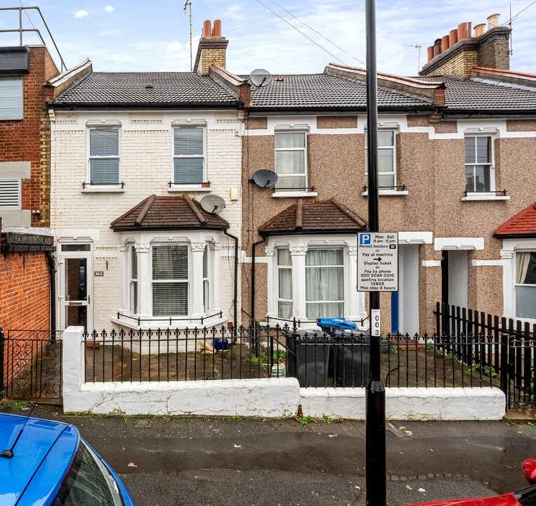 2 bed terraced house for sale in Tanfield Road, Croydon  - Property Image 1