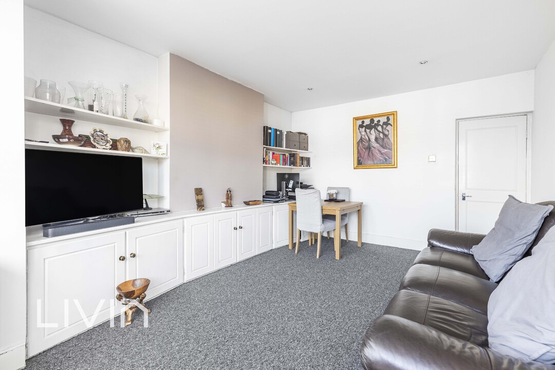 1 bed apartment for sale in Beaulah Lodge, London  - Property Image 3