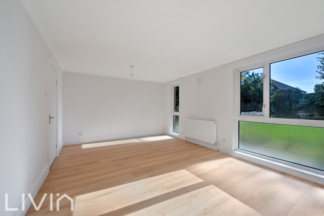 2 bed apartment for sale in Warham Road, South Croydon 1