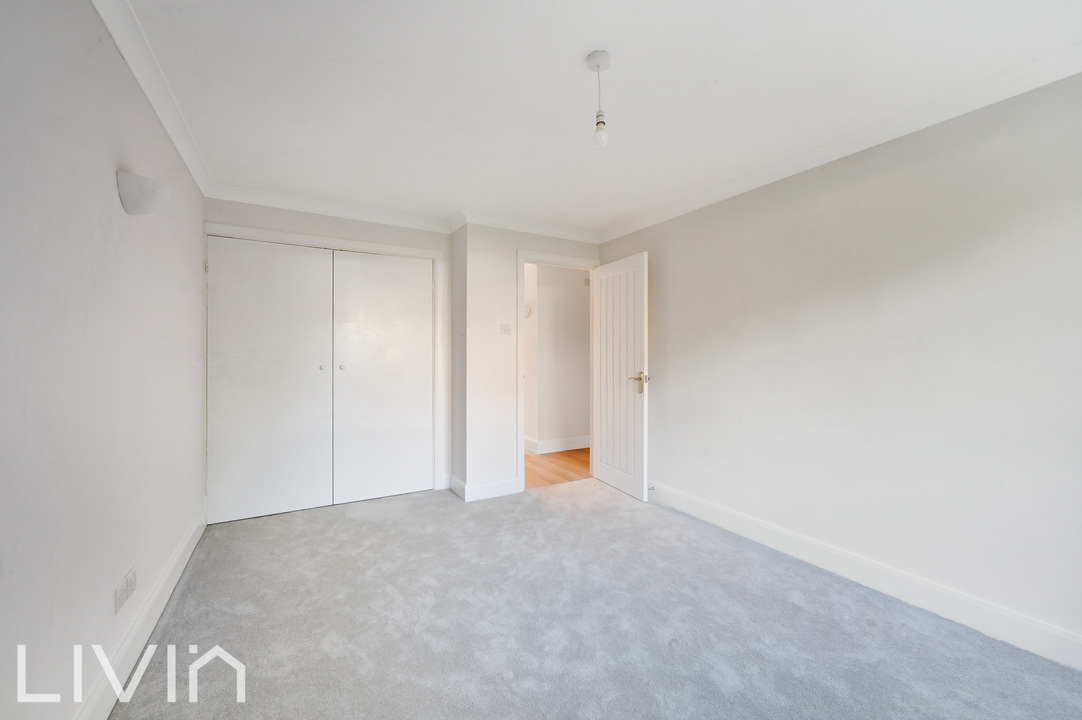 2 bed apartment for sale in Warham Road, South Croydon 7