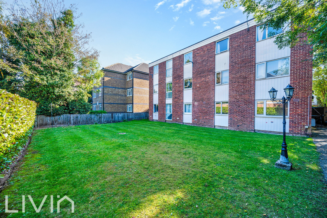 2 bed apartment for sale in Warham Road, South Croydon 14