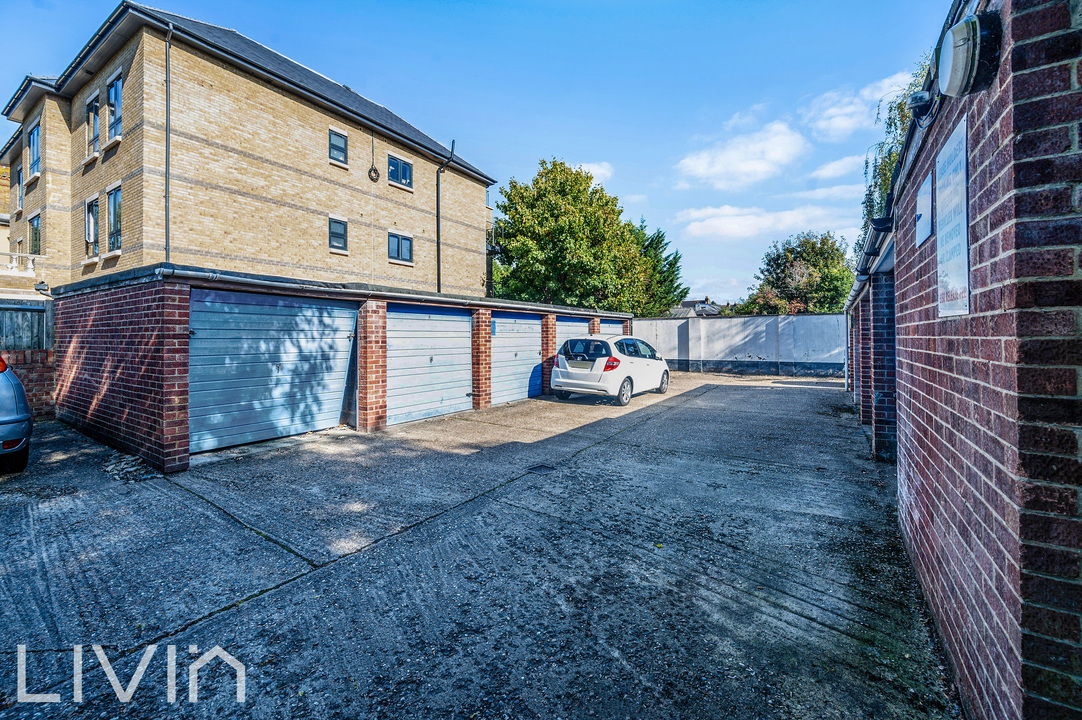 2 bed apartment for sale in Warham Road, South Croydon 13