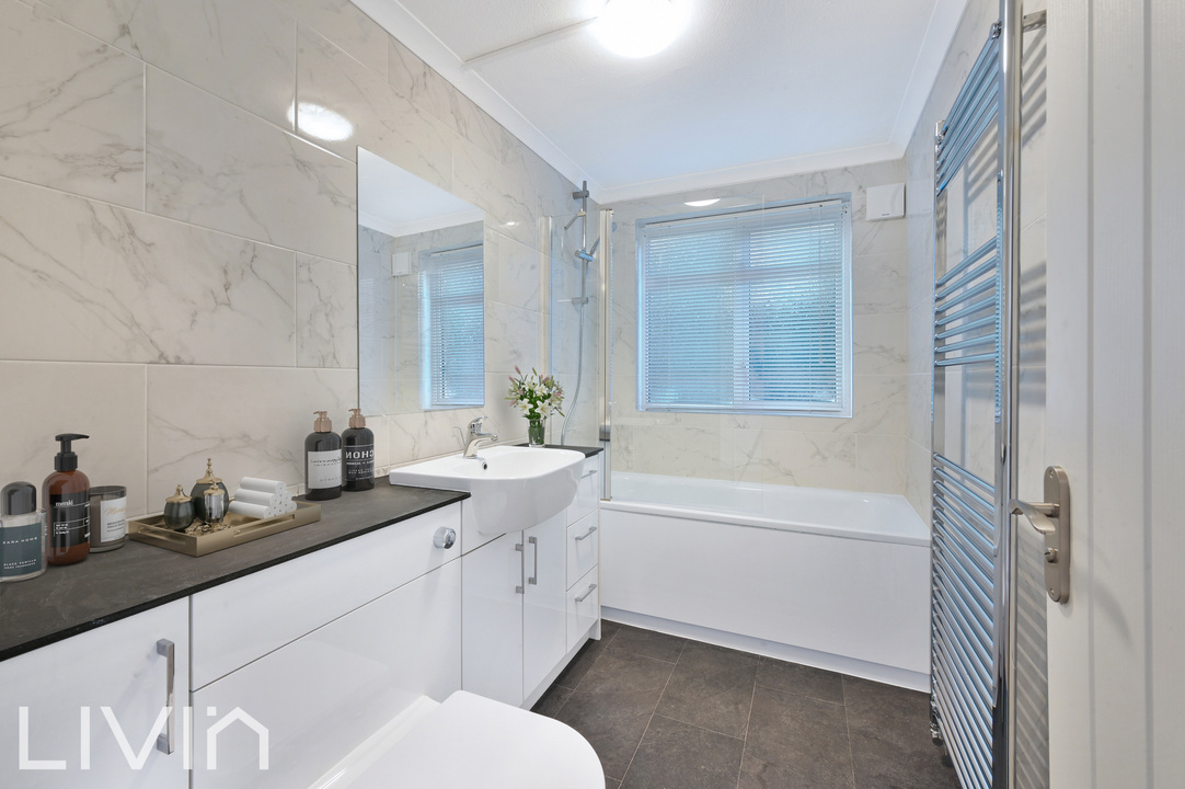 2 bed apartment for sale in Warham Road, South Croydon 12