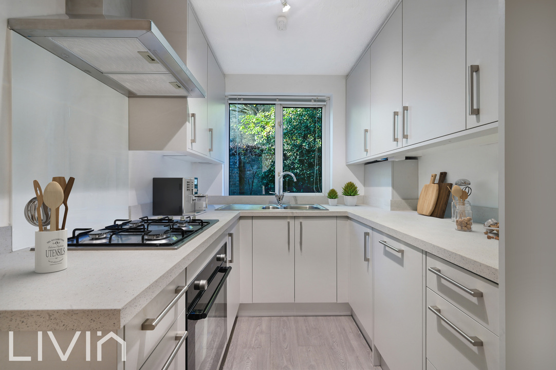 2 bed apartment for sale in Warham Road, South Croydon 3