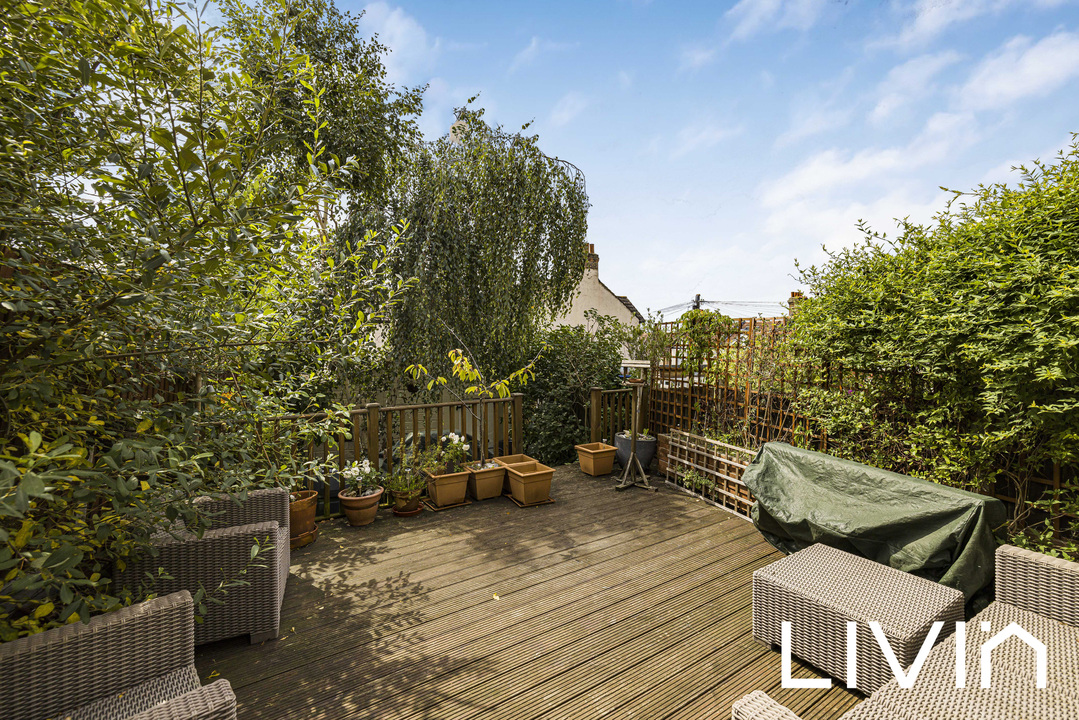 3 bed end of terrace house for sale in Annsworthy Crescent, London  - Property Image 2