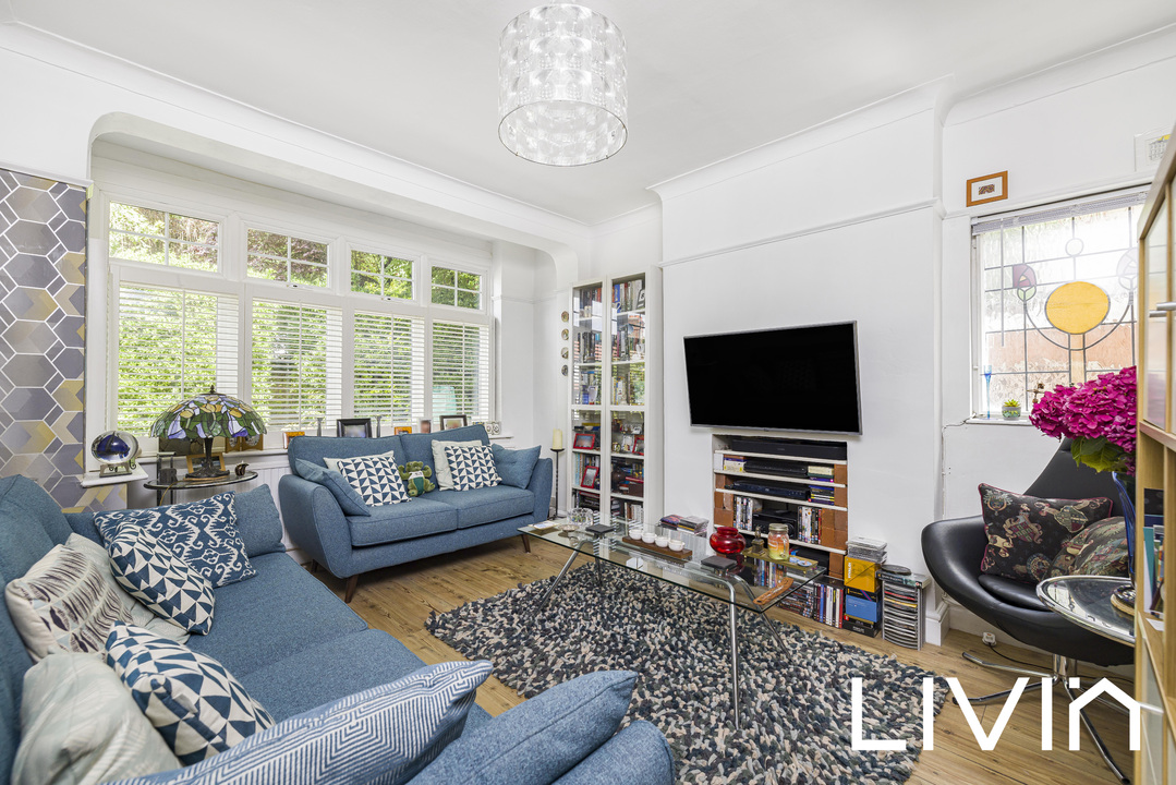 3 bed end of terrace house for sale in Annsworthy Crescent, London  - Property Image 4
