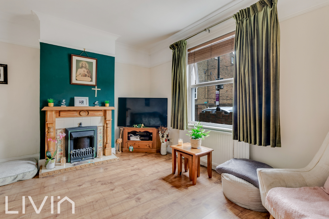 3 bed end of terrace house for sale in Laud Street, Croydon  - Property Image 2