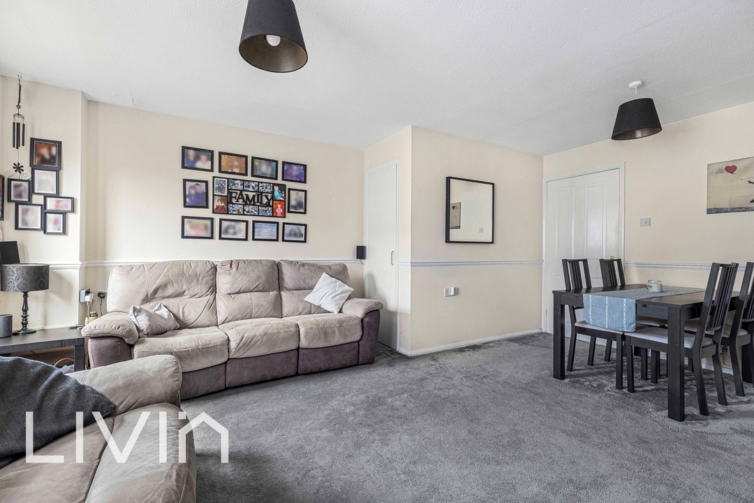 3 bed house for sale in Adams Way, Croydon  - Property Image 9