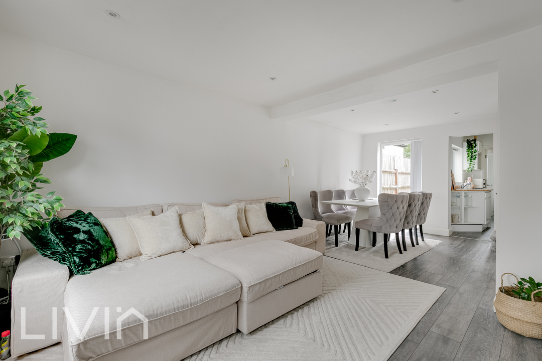 2 bed end of terrace house for sale in Queen Street, CROYDON 1