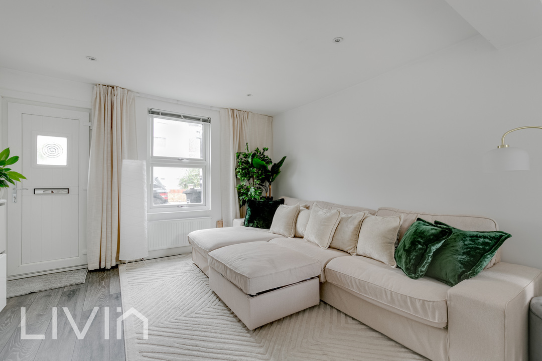 2 bed end of terrace house for sale in Queen Street, CROYDON 2