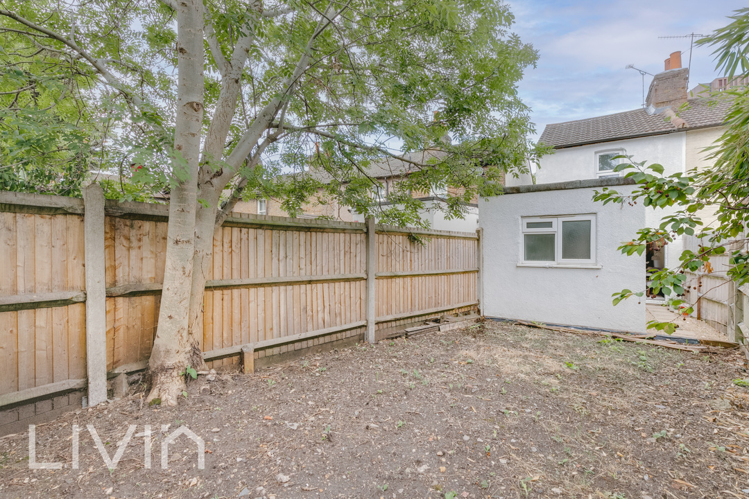 2 bed end of terrace house for sale in Queen Street, CROYDON 8