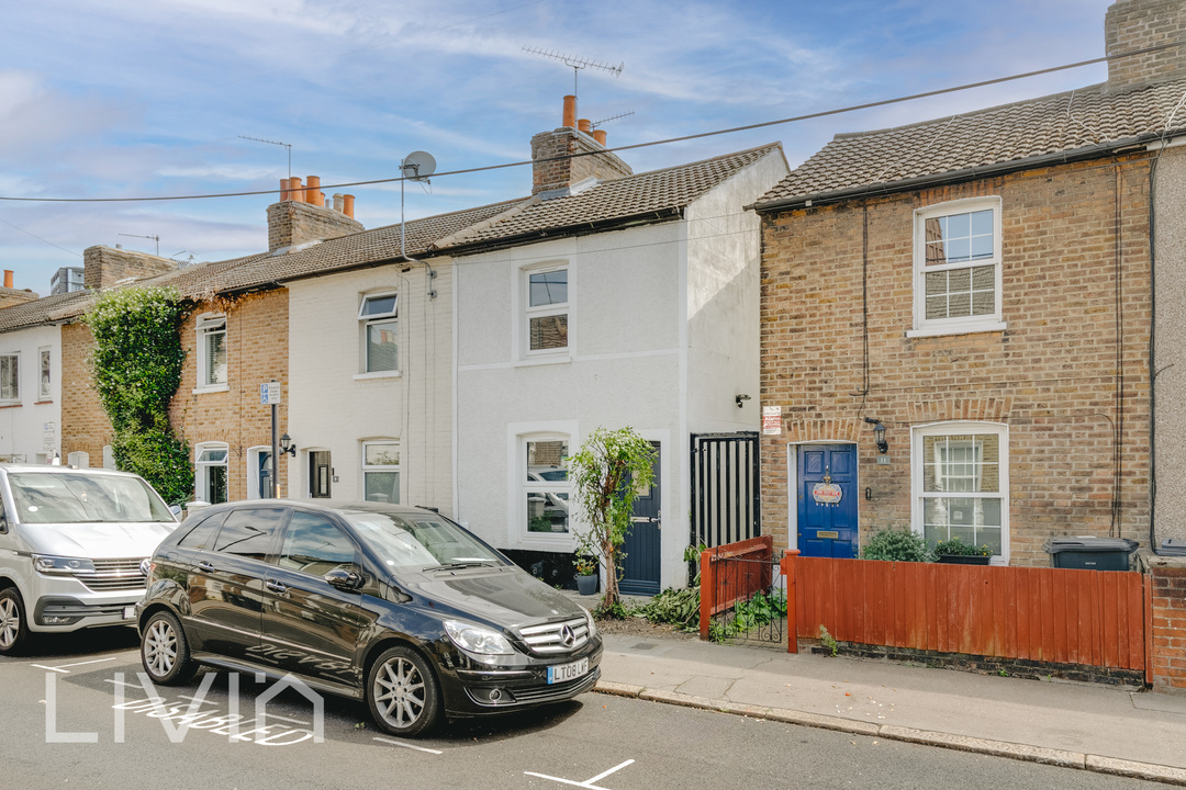 2 bed end of terrace house for sale in Queen Street, CROYDON - Property Image 1