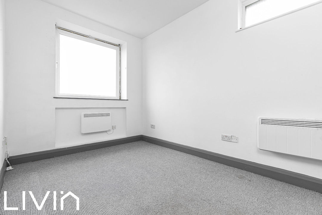 2 bed apartment to rent in Whitehorse Road, Croydon 8