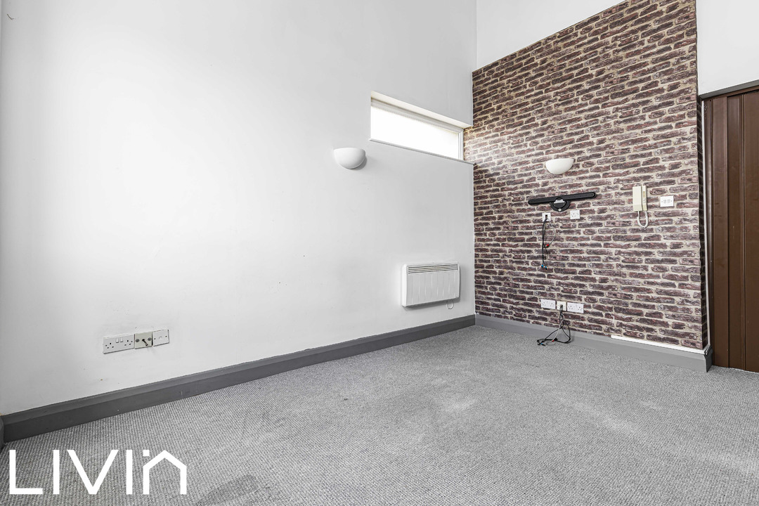 2 bed apartment to rent in Whitehorse Road, Croydon 2