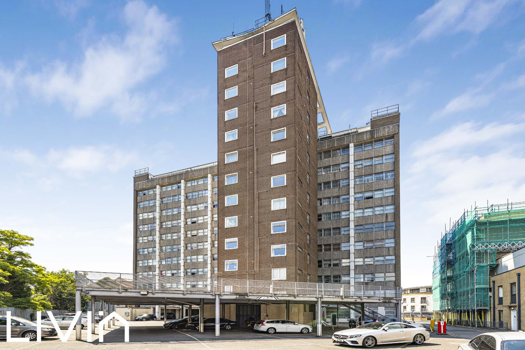 2 bed apartment to rent in Whitehorse Road, Croydon 11