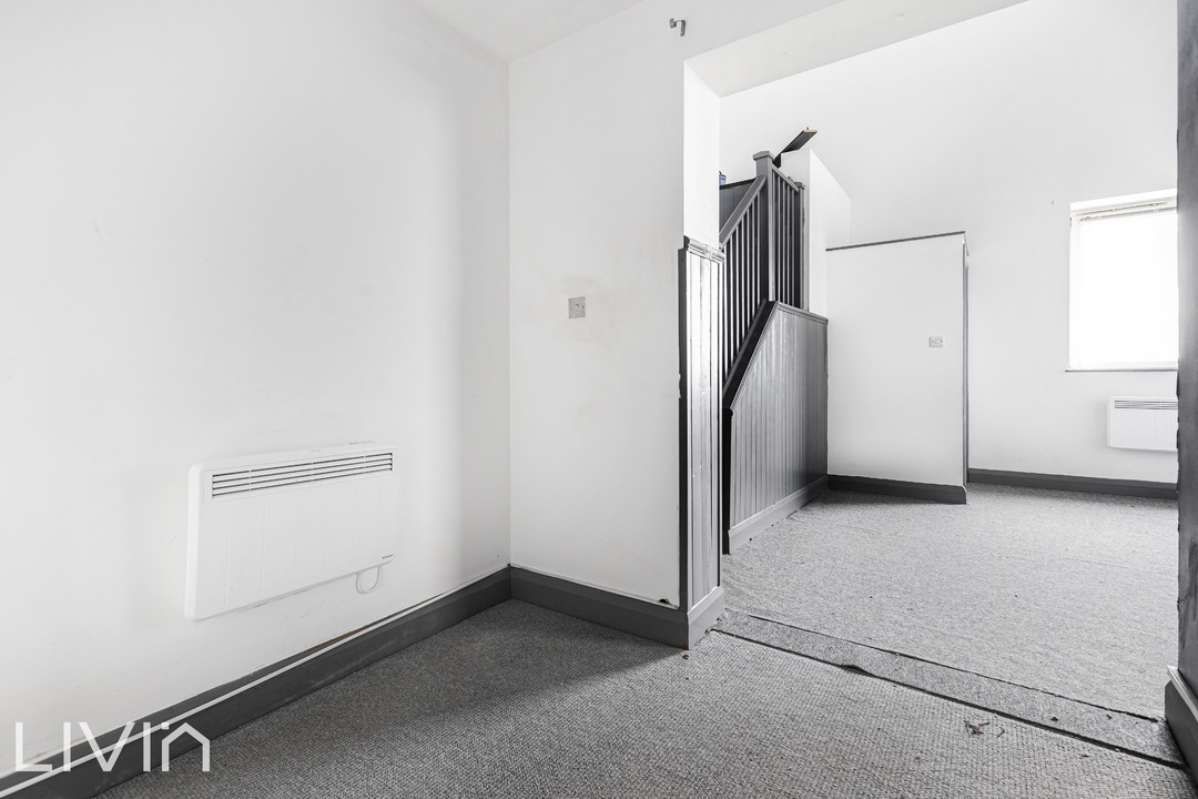 2 bed apartment to rent in Whitehorse Road, Croydon 5