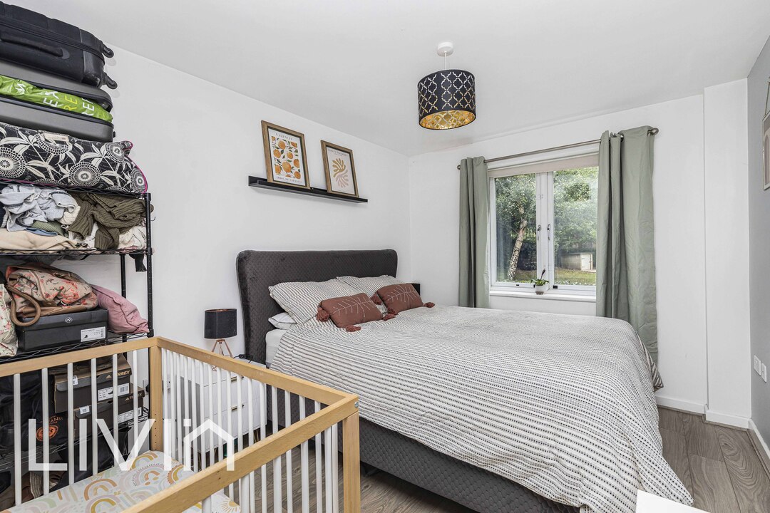 2 bed apartment for sale in Worcester Close, London  - Property Image 7