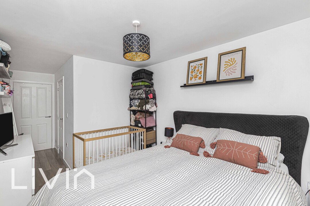 2 bed apartment for sale in Worcester Close, London  - Property Image 5