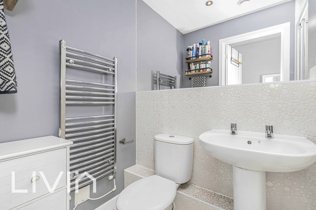 2 bed apartment for sale in Worcester Close, London  - Property Image 15