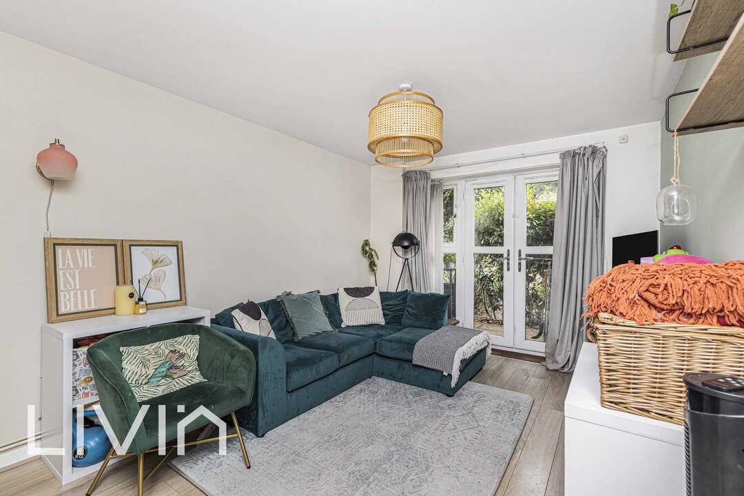 2 bed apartment for sale in Worcester Close, London  - Property Image 6