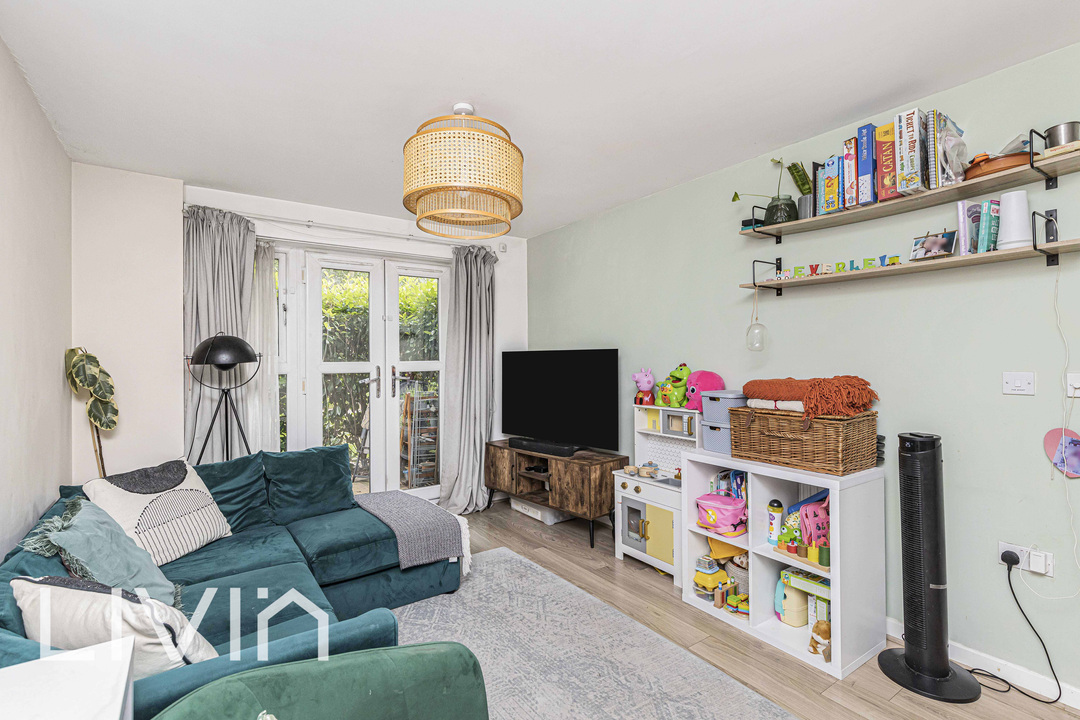 2 bed apartment for sale in Worcester Close, London  - Property Image 4