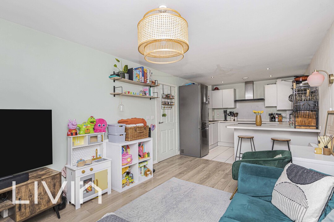 2 bed apartment for sale in Worcester Close, London - Property Image 1