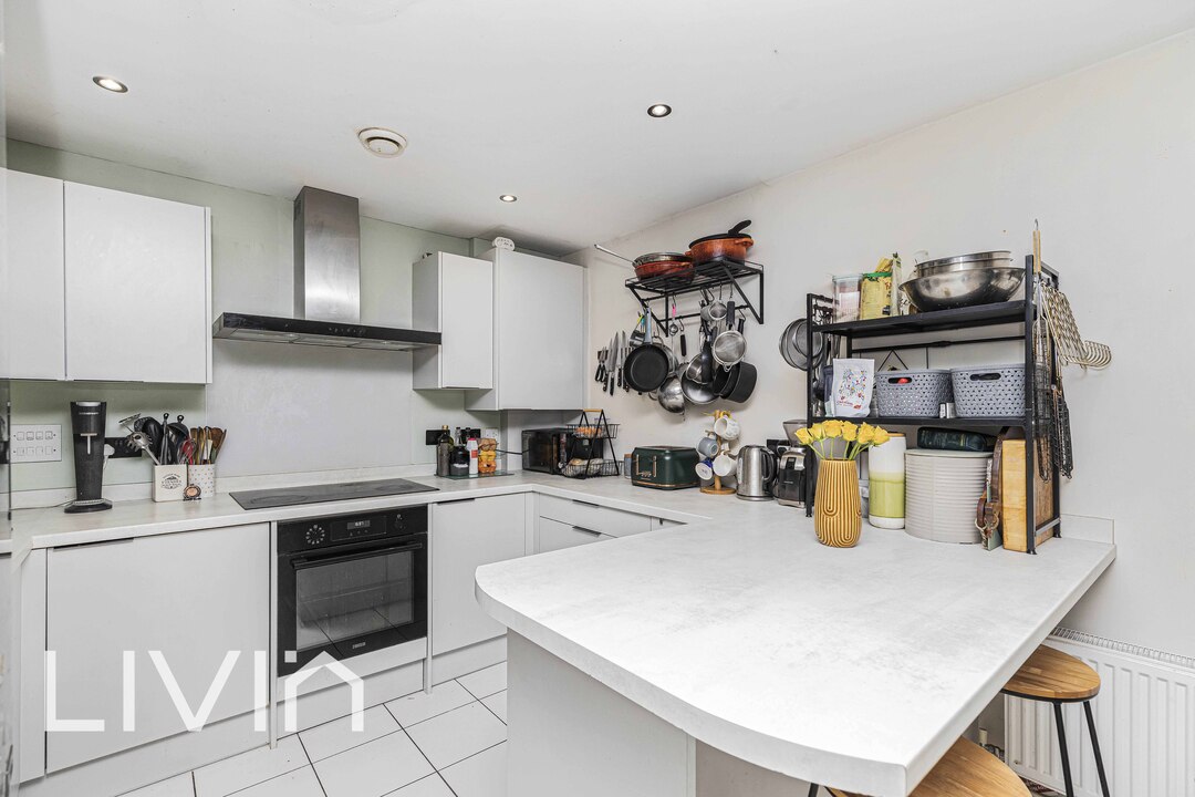2 bed apartment for sale in Worcester Close, London  - Property Image 9