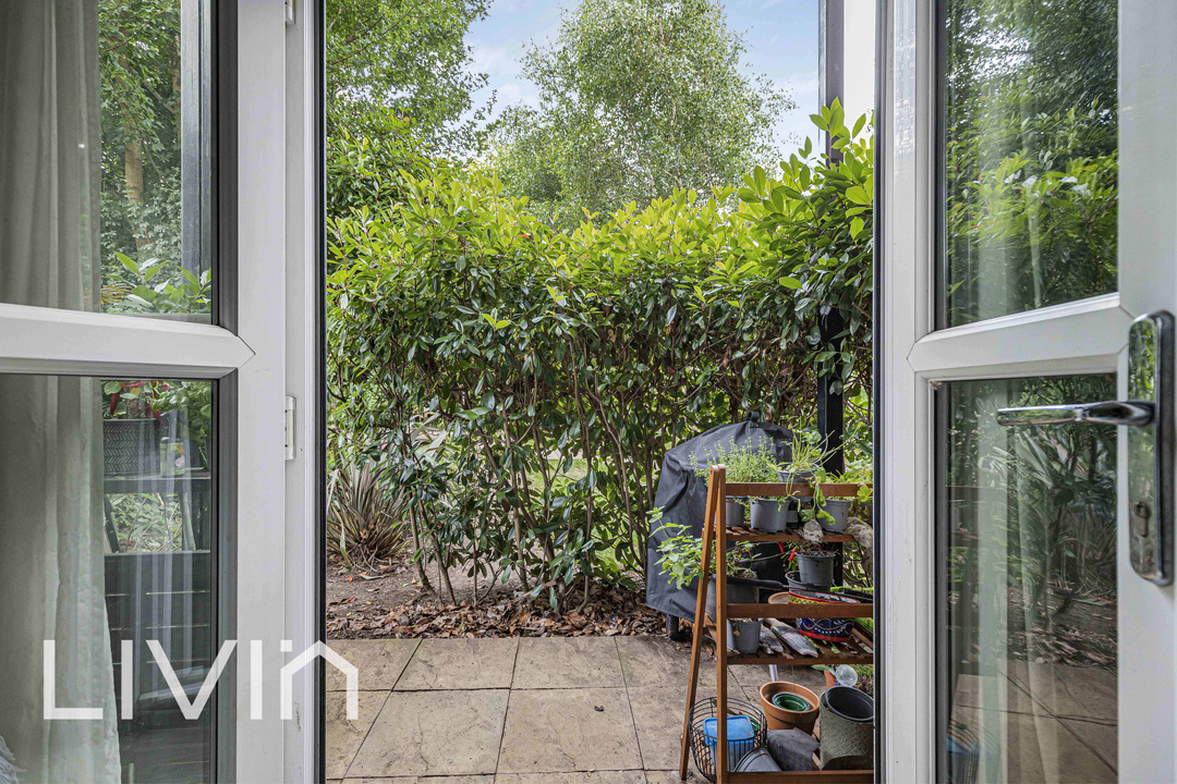2 bed apartment for sale in Worcester Close, London  - Property Image 2
