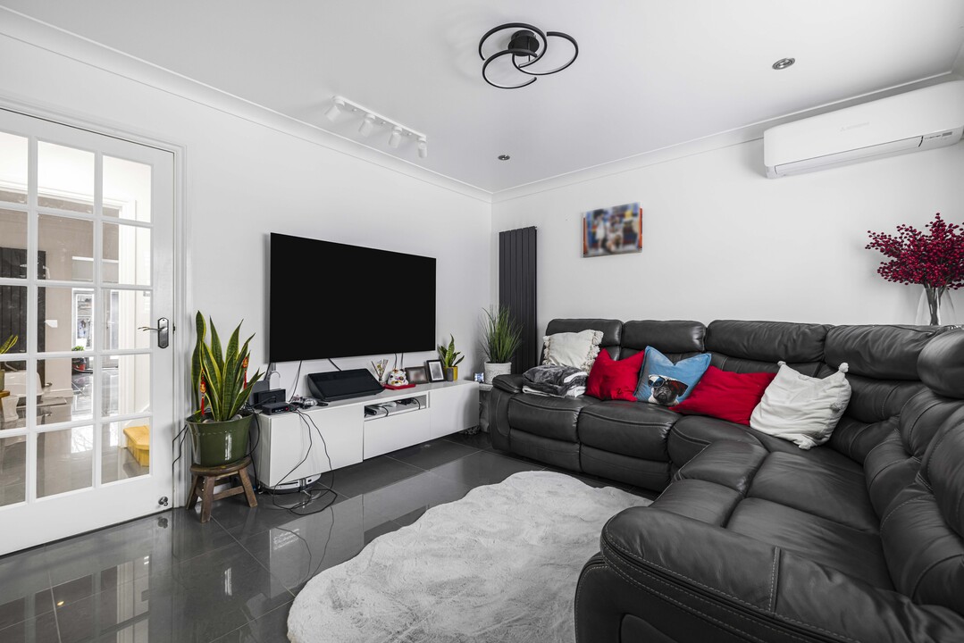 4 bed terraced house for sale in Siddons Road, Croydon 3