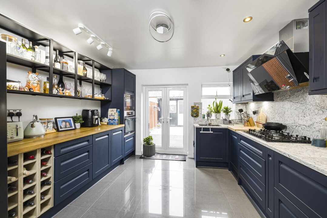 4 bed terraced house for sale in Siddons Road, Croydon 2