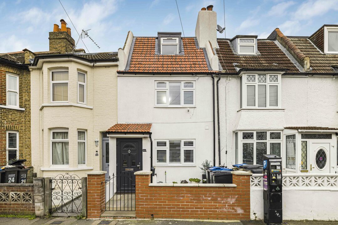 4 bed terraced house for sale in Siddons Road, Croydon - Property Image 1