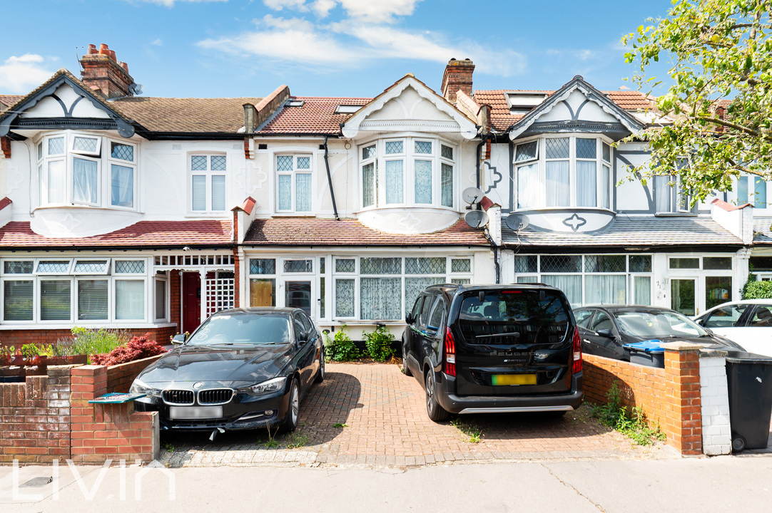 5 bed terraced house for sale in Ederline Avenue, London, SW16