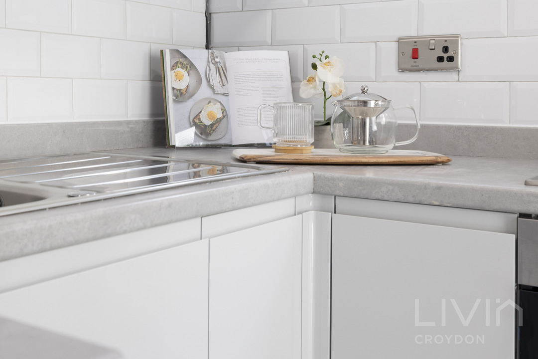 1 bed apartment for sale in Lower Addiscombe Road, Croydon 8