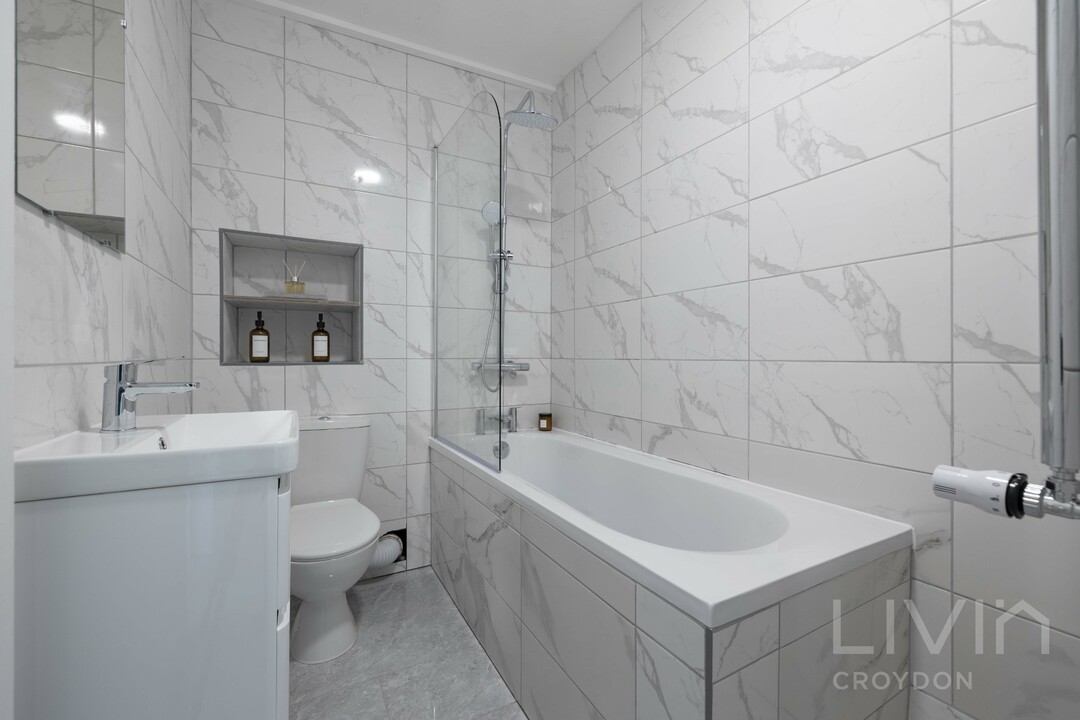 1 bed apartment for sale in Lower Addiscombe Road, Croydon 3