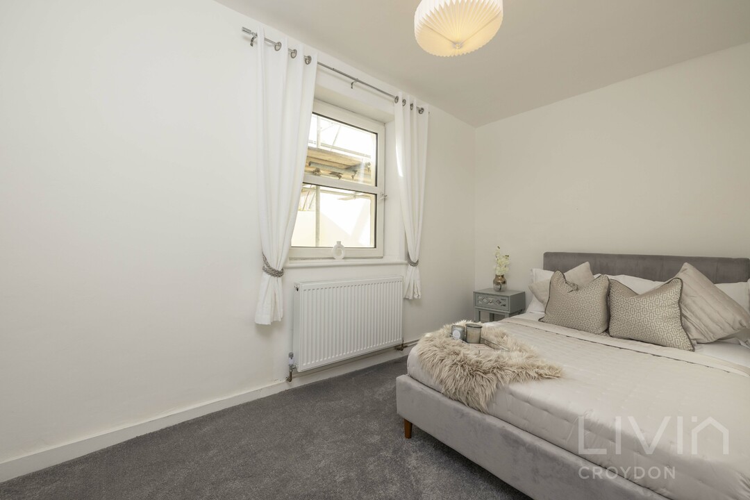 1 bed apartment for sale in Lower Addiscombe Road, Croydon 2
