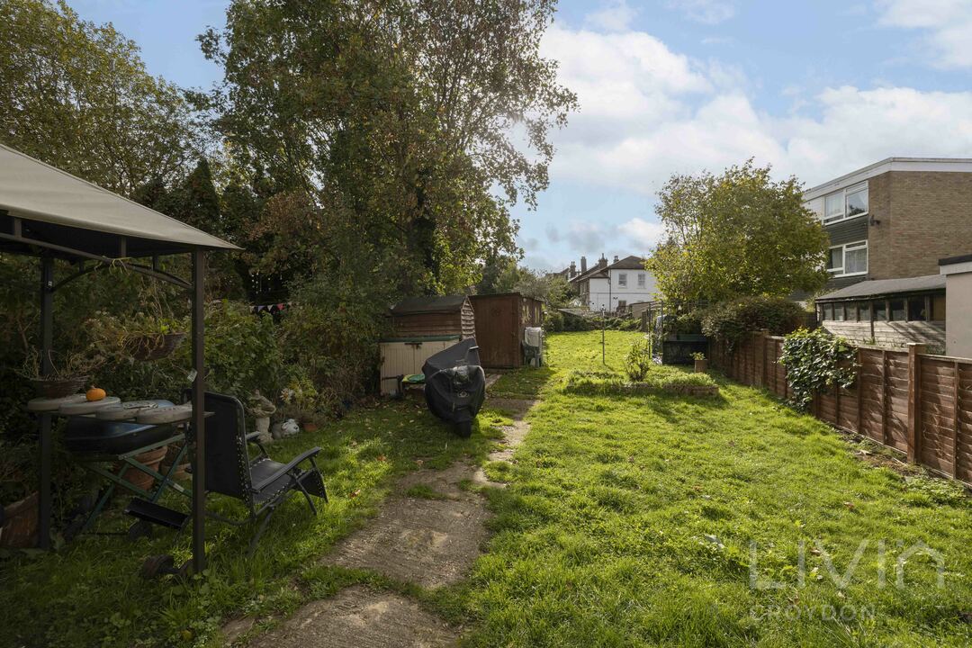 1 bed apartment for sale in Lower Addiscombe Road, Croydon 6